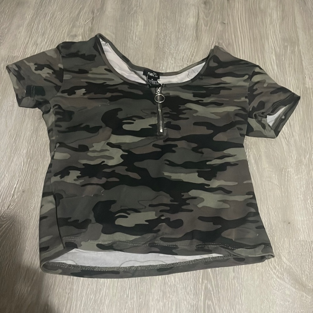 Rue 21 camo crop top